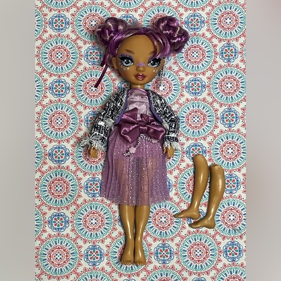 Other - Rainbow High Lila Yamamoto doll with extra legs